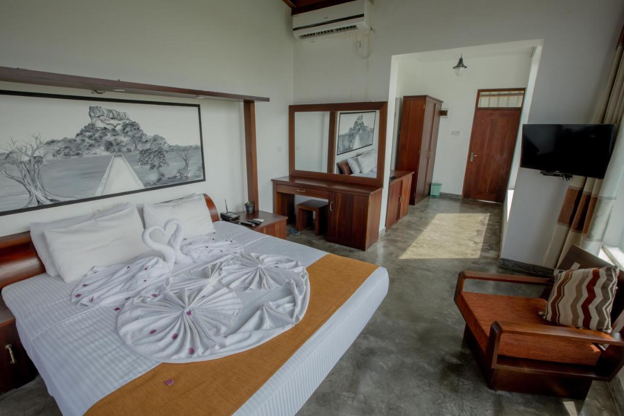 Sigiriya Wewa Addara Hotel - Hotel By The Lake Bagian luar foto