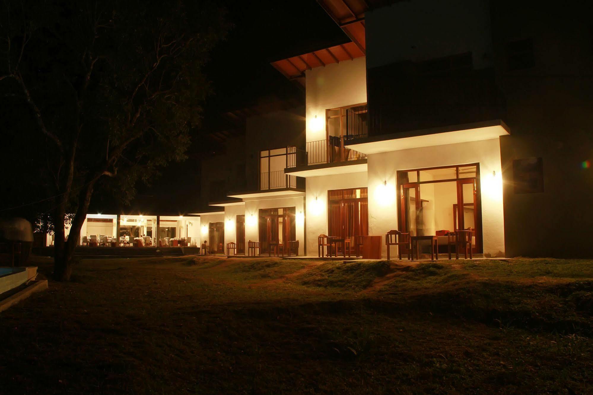 Sigiriya Wewa Addara Hotel - Hotel By The Lake Bagian luar foto